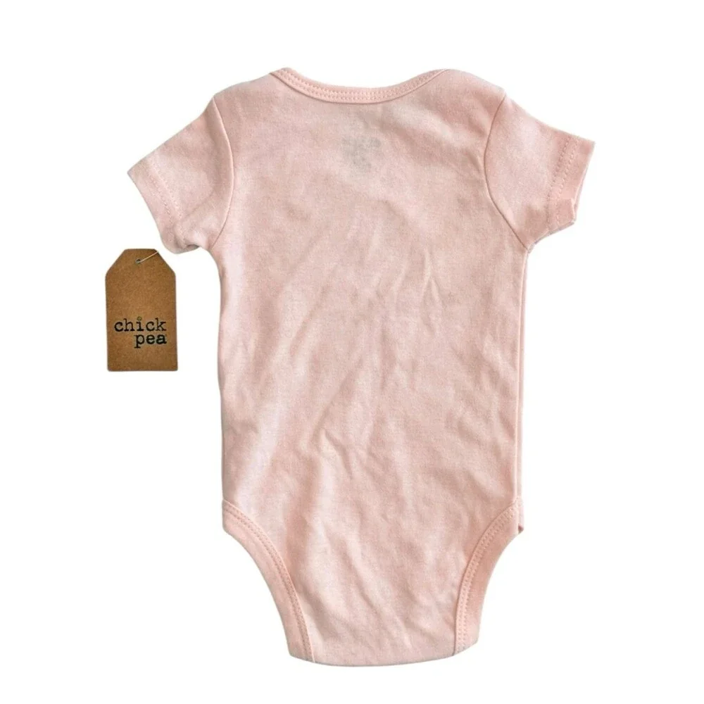 Chick Pea Baby My Heart Belongs to Daddy Pink Bodysuit Onesie. 0-3 Months. NEW.